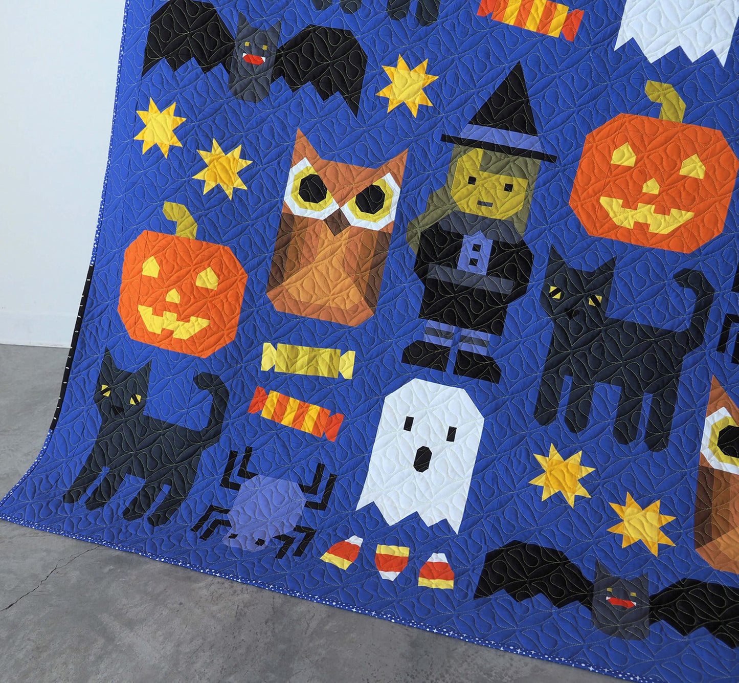 Happy Halloween Quilt Pattern - Elizabeth Hartman - 2 Sizes