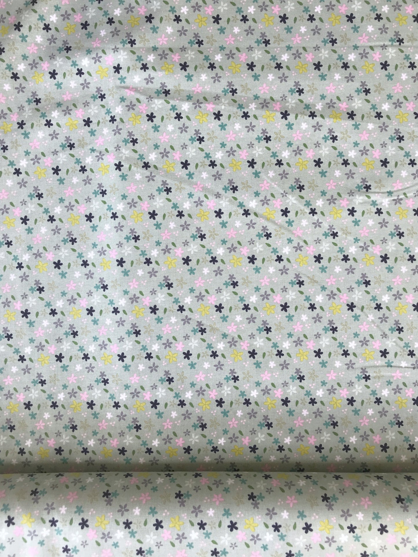 riley blake fabric christopher thompson mary elizabeth daisies grey quilters cotton Fabric Fetish