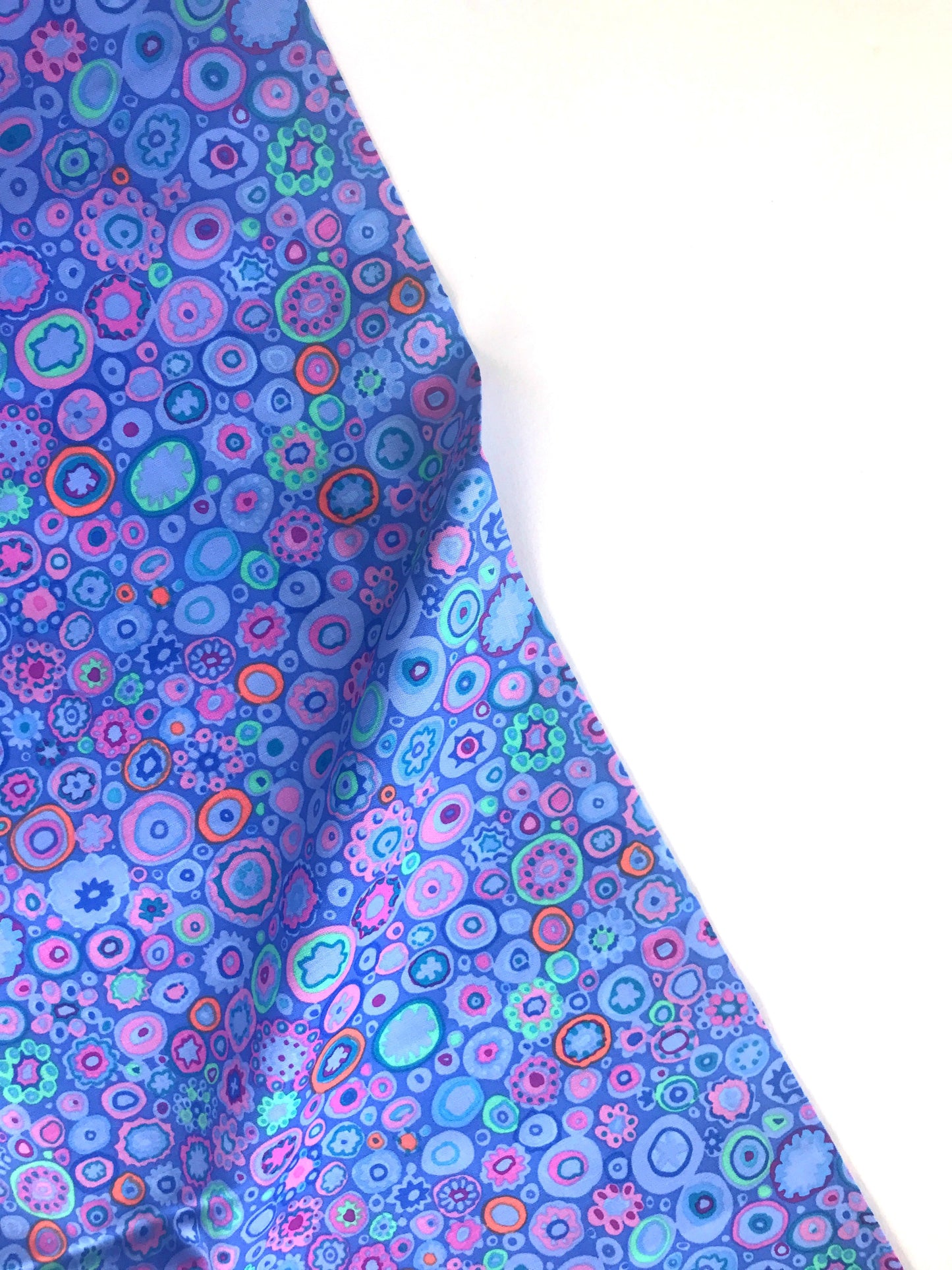 Freespirit - Kaffe Fassett - Paperweight Blue