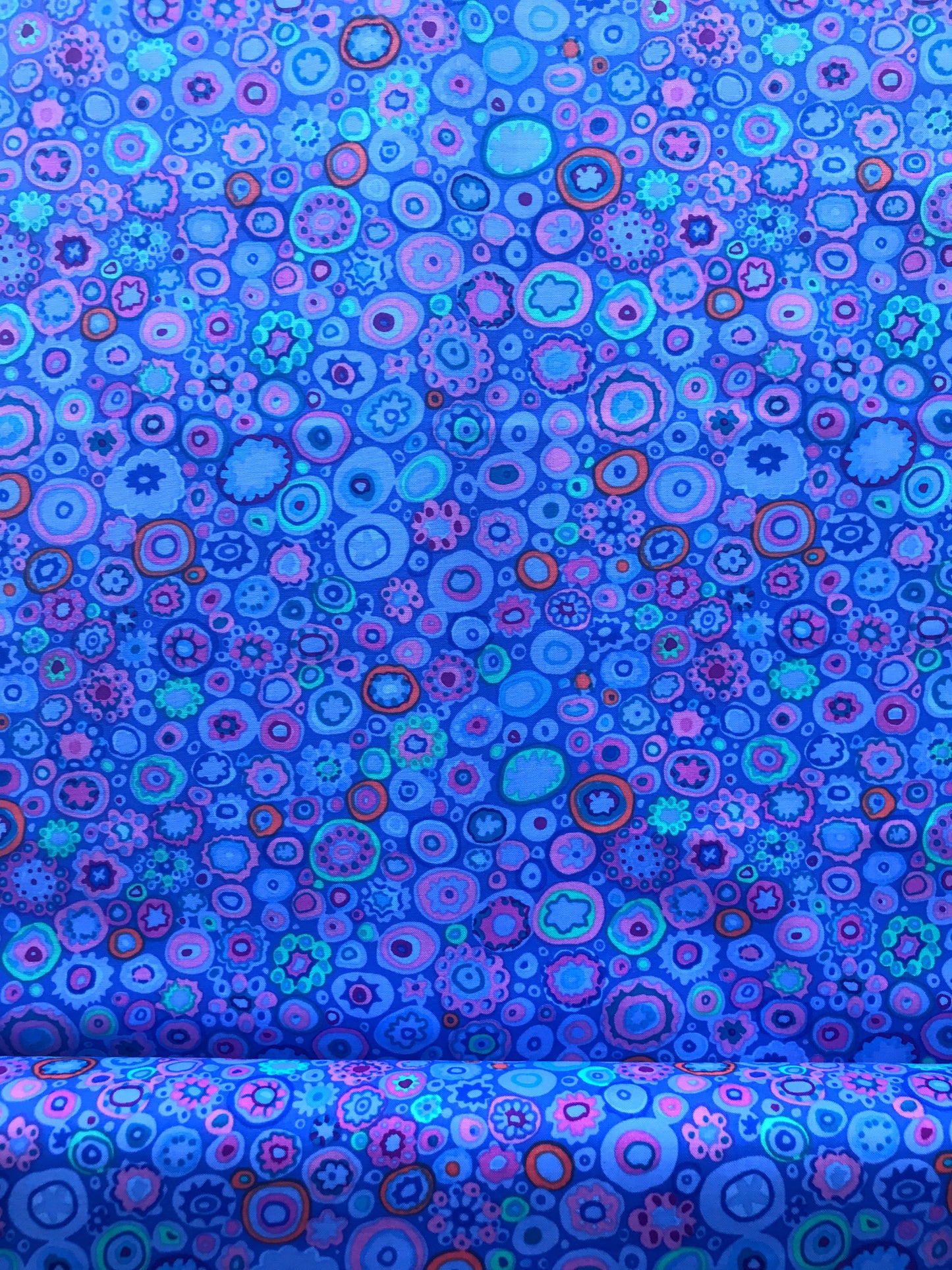 Freespirit - Kaffe Fassett - Paperweight Blue