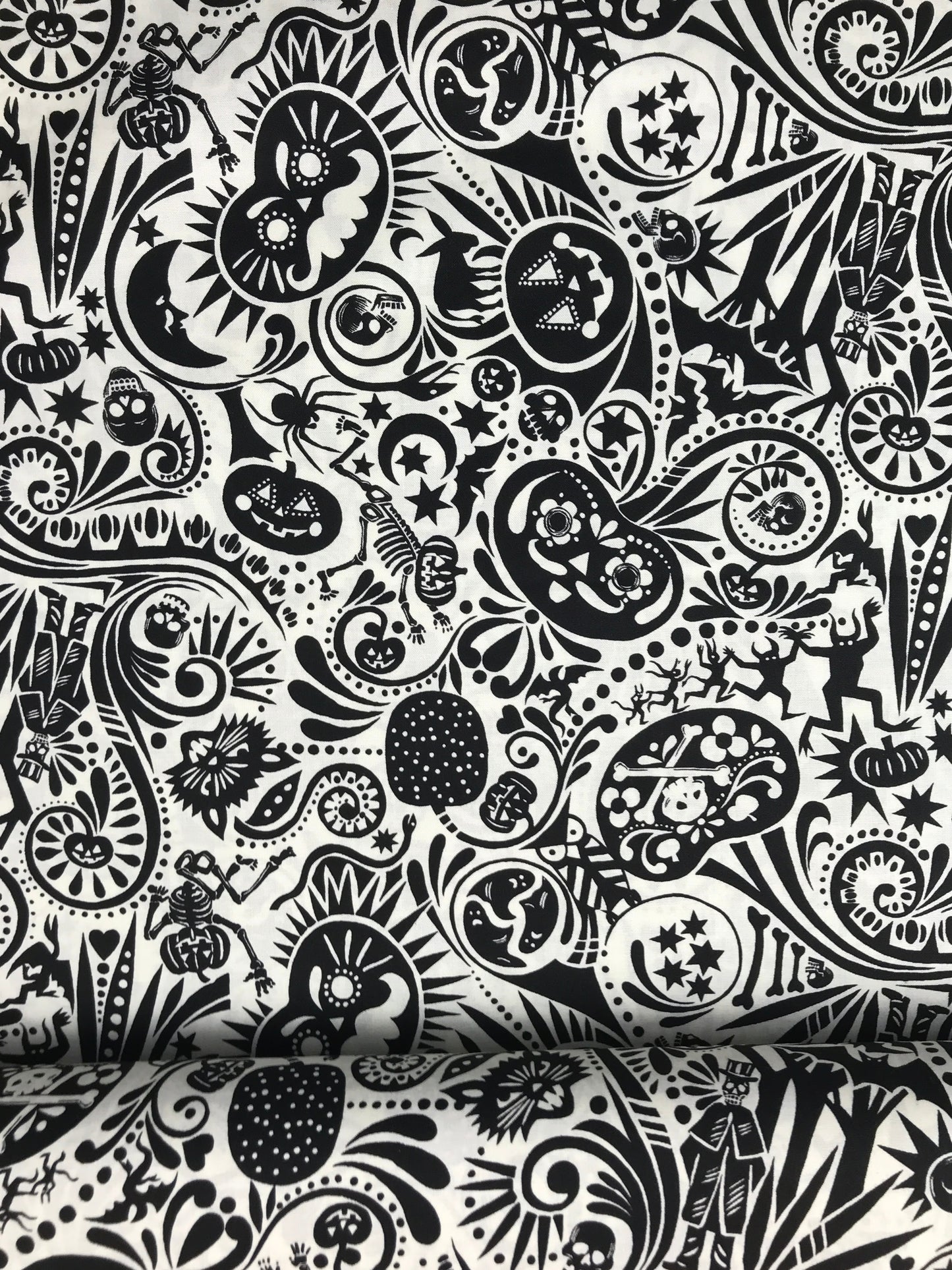 alexander henry fabric haunted house midnight muertos bone Fabric Fetish