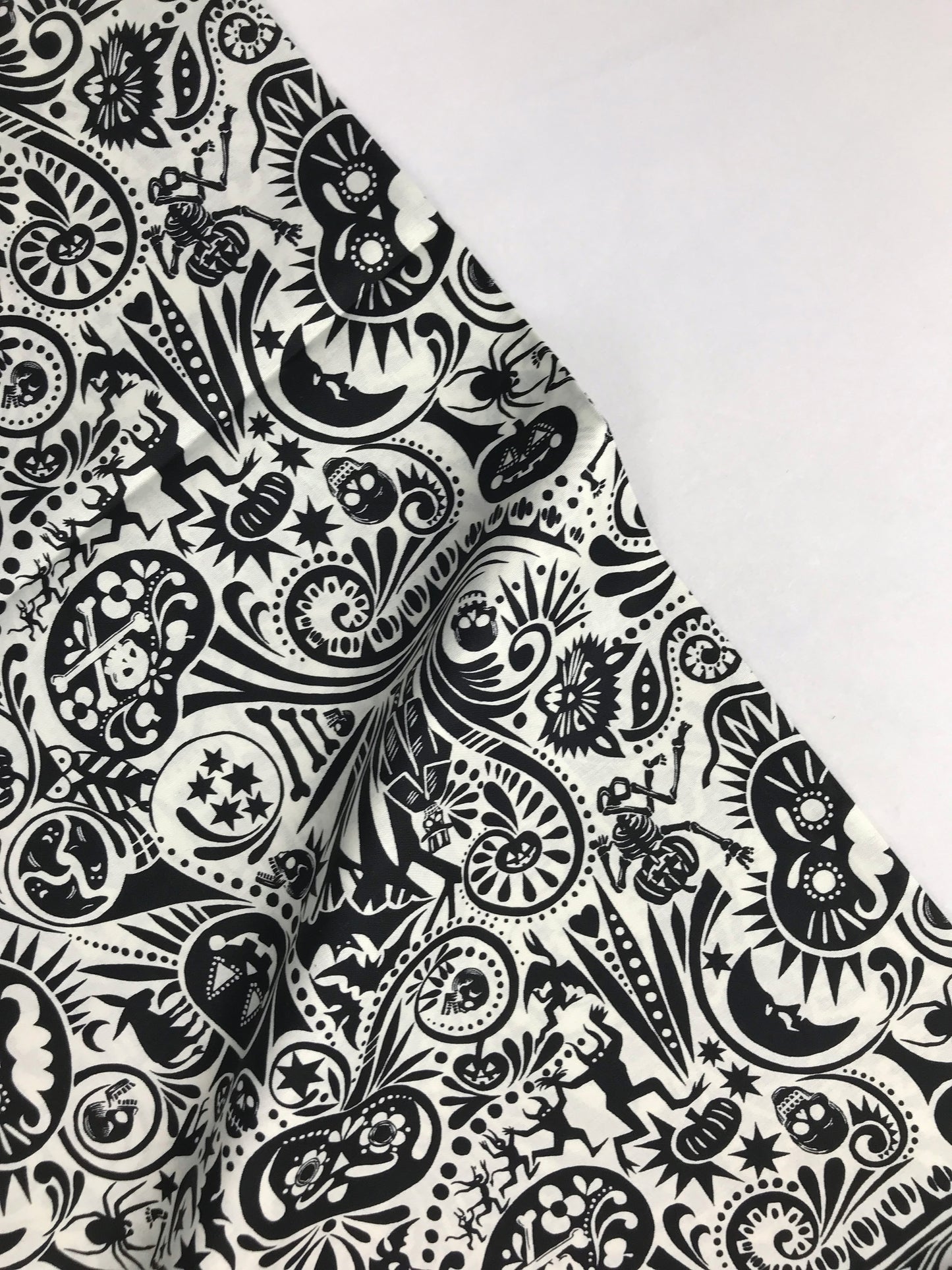 alexander henry fabric haunted house midnight muertos bone Fabric Fetish