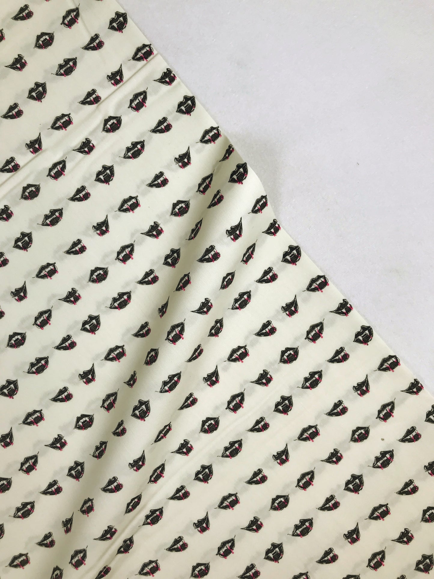 art gallery sweet n spookier agf studio fangtastic lips quilters cotton Fabric Fetish