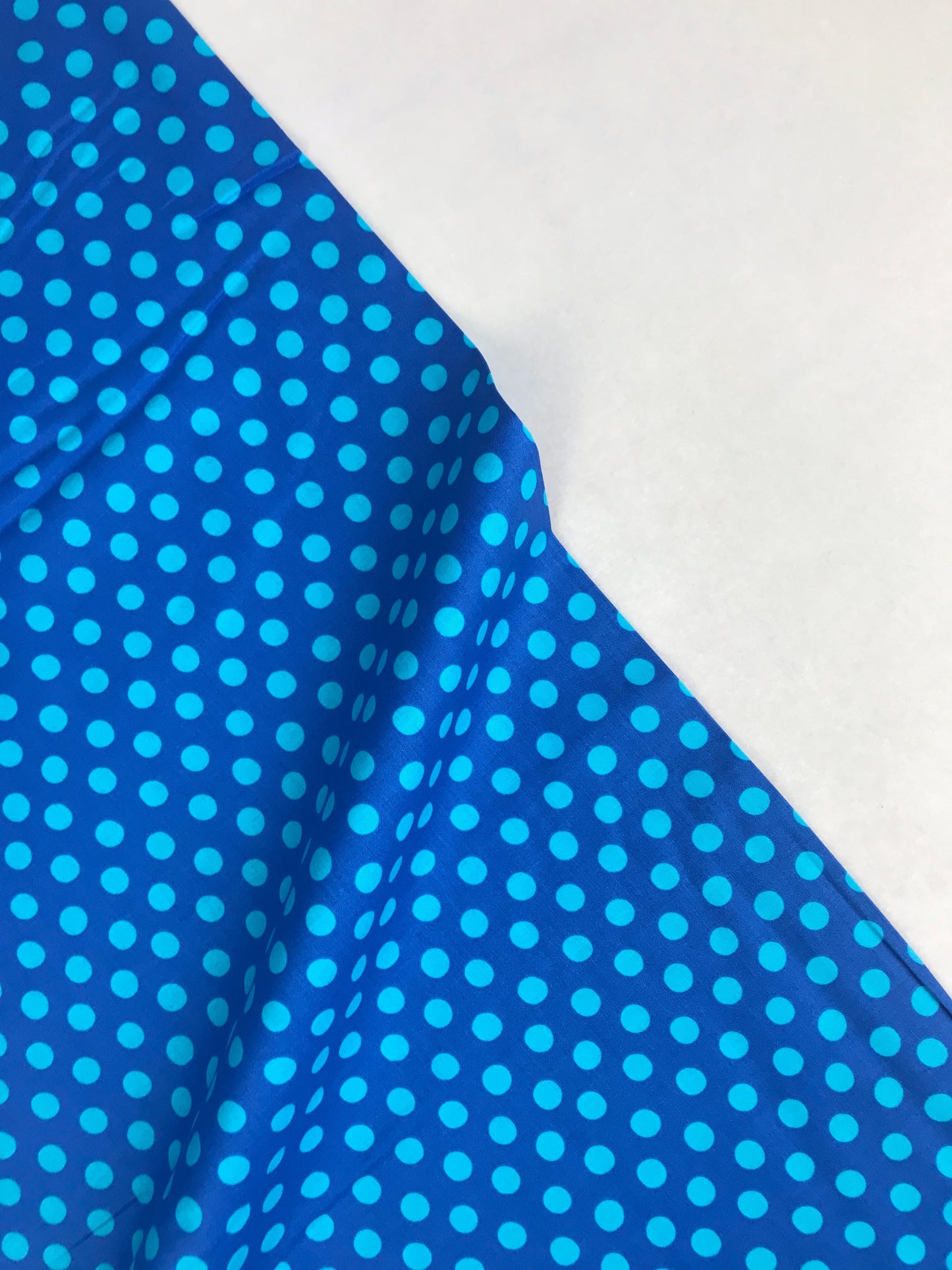 freespirit kaffe fassett spot sapphire pwgp070 sapph Fabric Fetish
