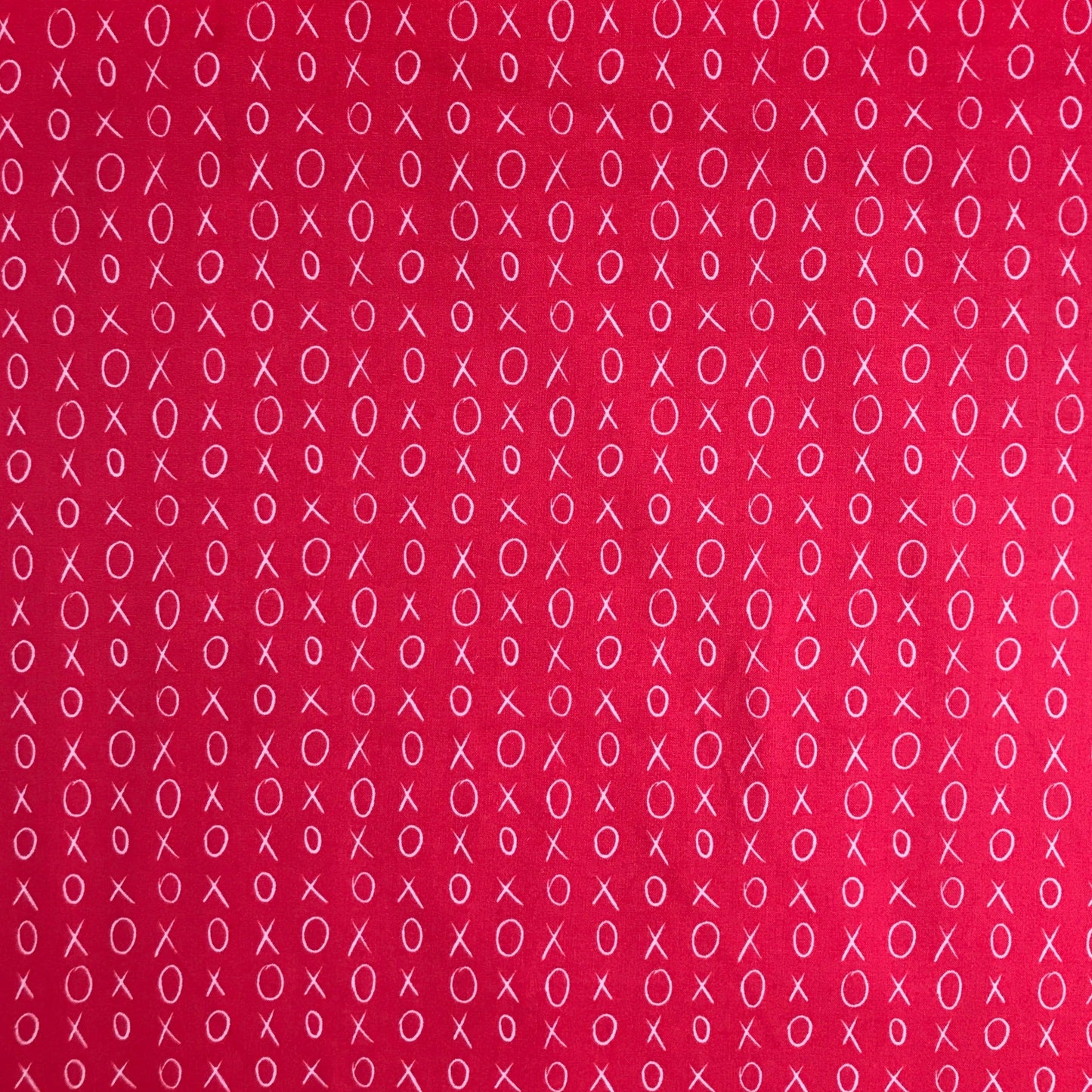Clothworks - XOXO -Hugs and Kisses Light Red - Heatherlee Chan