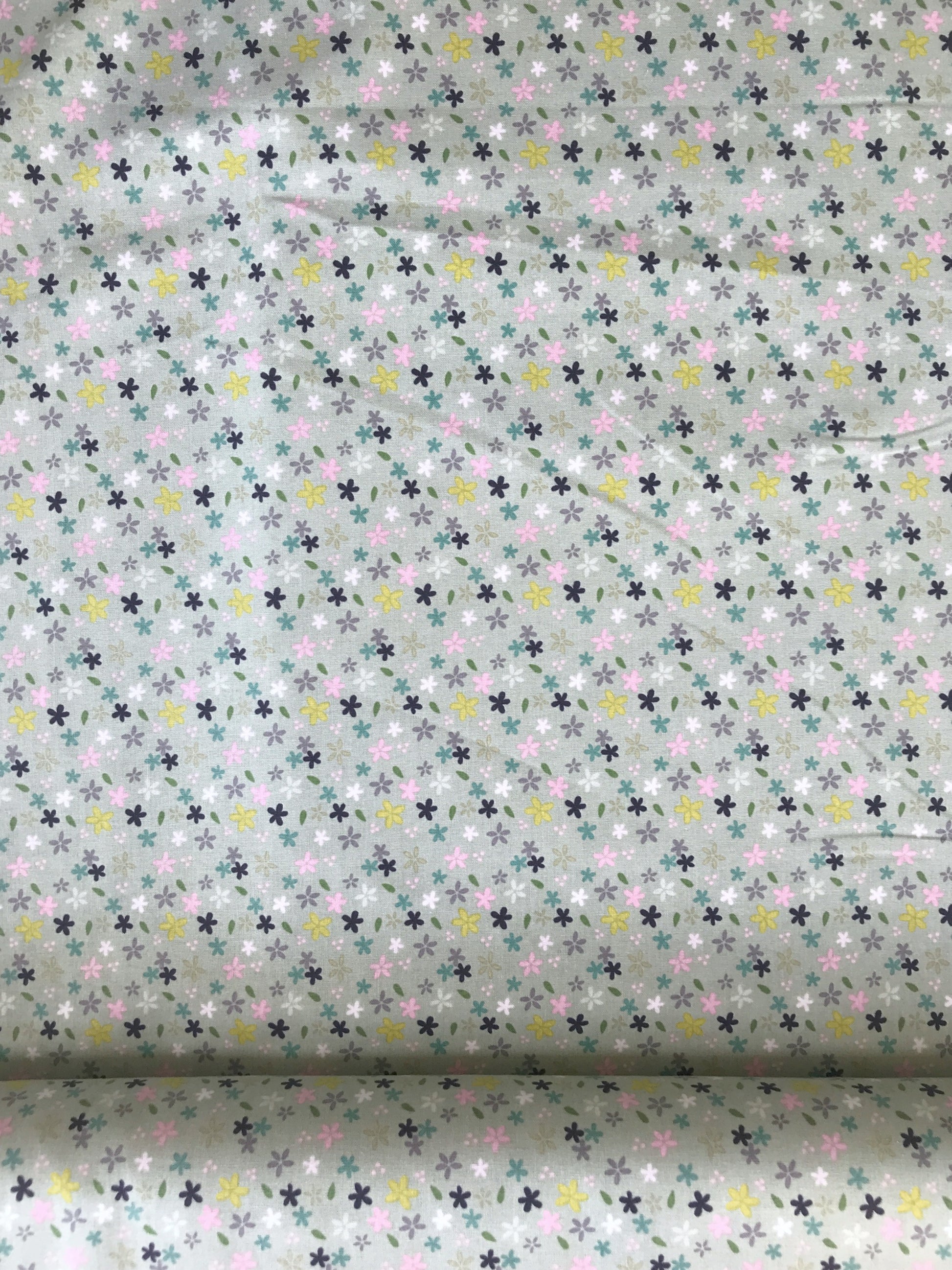 riley blake fabric christopher thompson mary elizabeth daisies grey quilters cotton Fabric Fetish